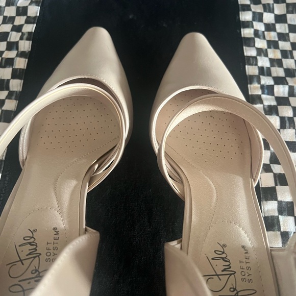 Life Stride Soft System. Size 8. In great condition!  Worn once. Heels: 2.5” - Picture 5 of 11